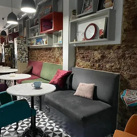 Grand Bella Vista Hostel