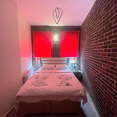 Grand Bella Vista Hostel *