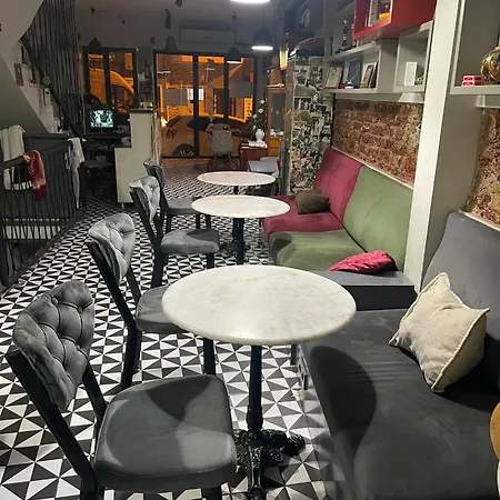 Grand Bella Vista Hostel